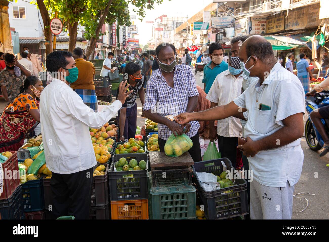 PONDICHERRY, INDIEN - 2021. Juni: Obst- und Gemüsemarkt während der Lockdown-Verhängt, um die Ausbreitung von Corona zu reduzieren. Nur Lebensmittel dürfen geöffnet werden. Stockfoto