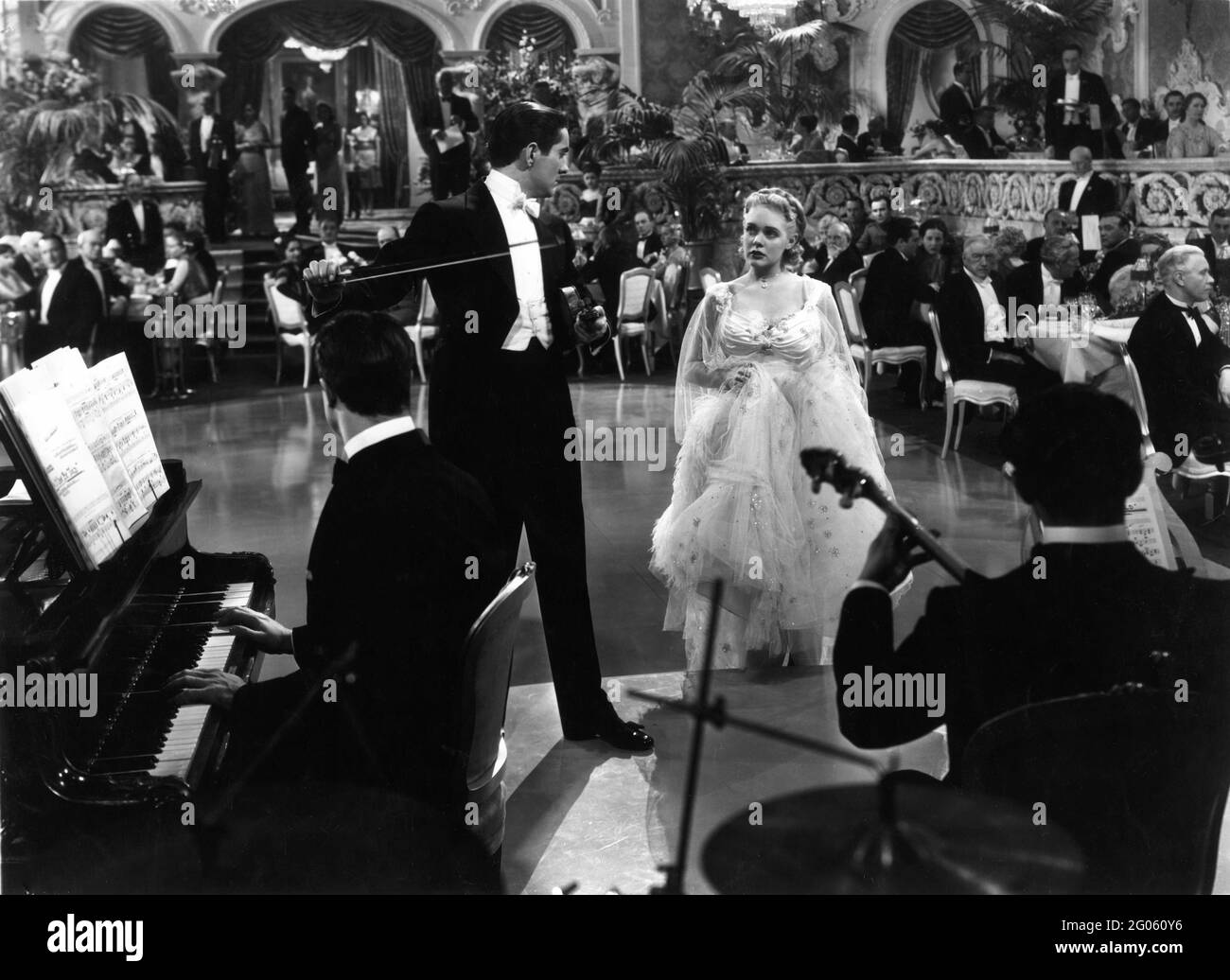 DON AMECHE (am Klavier) TYRONE POWER UND ALICE SAYE IN ALEXANDER'S RAGTIME BAND 1938 regisseur HENRY KING Songs Irving Berlin kostümiert Gwen Wakeling Twentieth Century Fox Stockfoto