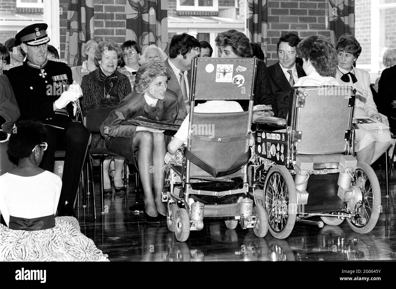 29.4.1988 Diana, Prinzessin von Wales, besucht die Fairfields School, Northampton, Großbritannien Stockfoto