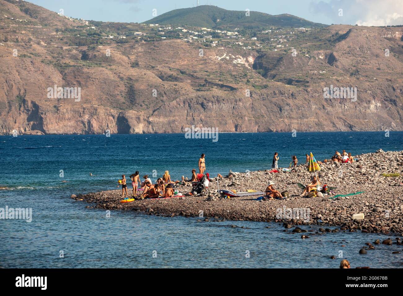 Lingua Strand, Salina Insel, im Hintergrund Lipari Insel, Äolische Inseln, Sizilien, Italien, Europa Stockfoto