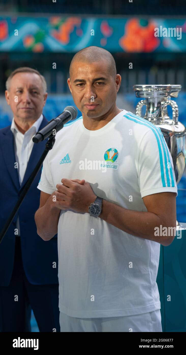 Sankt Petersburg, Russland - 22. Mai 2021,David Trezeguet und Gouverneur der Region Leningradsky Aleksandr Beglov auf Präsentation Fußballmeister Stockfoto
