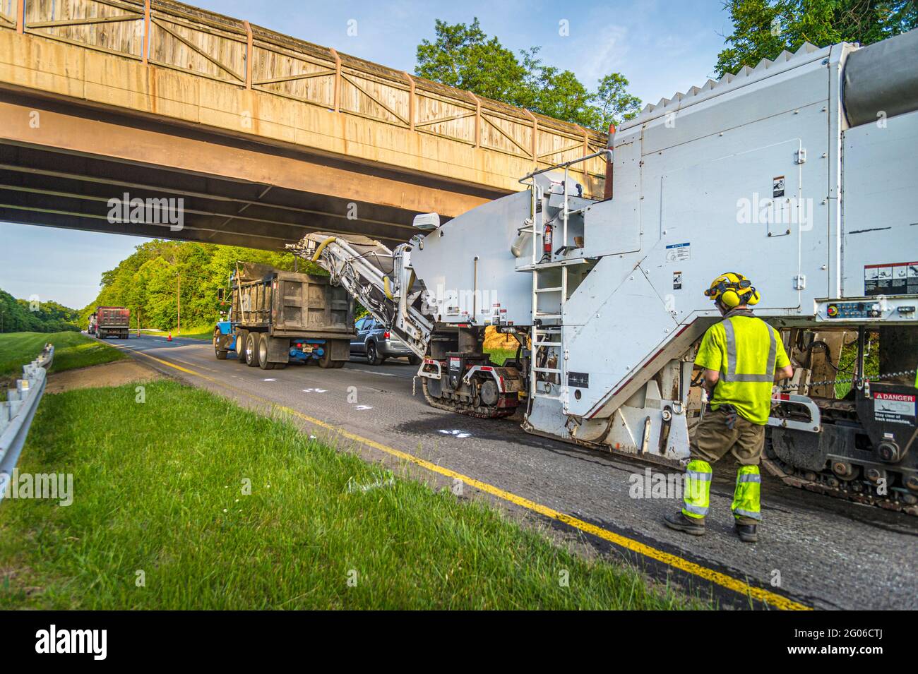 Autobahn Fräsen Autobahn Reparatur Wartung Stockfoto