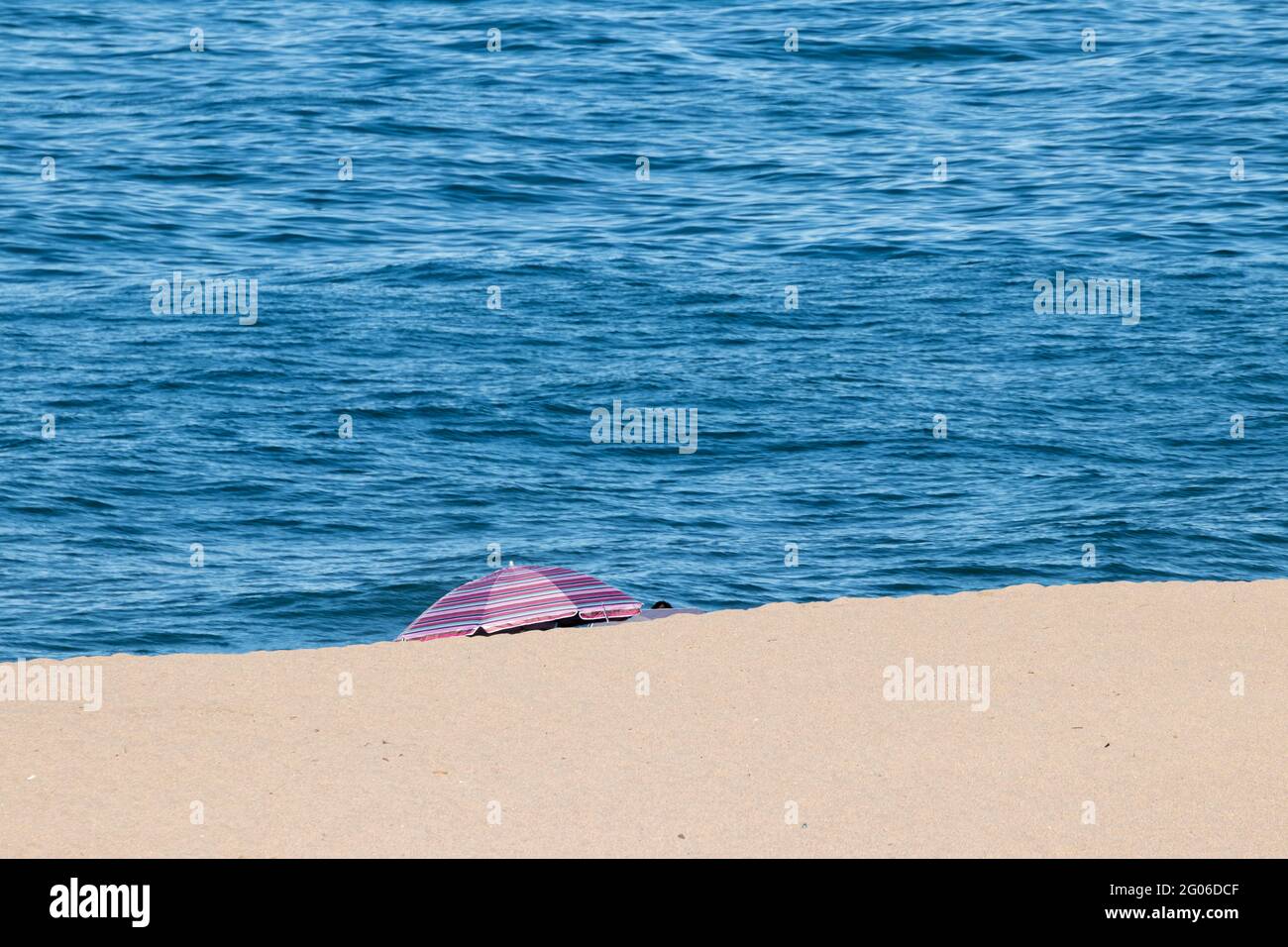 mittelmeer an der Küste von girona ein blauer Sommertag Stockfoto