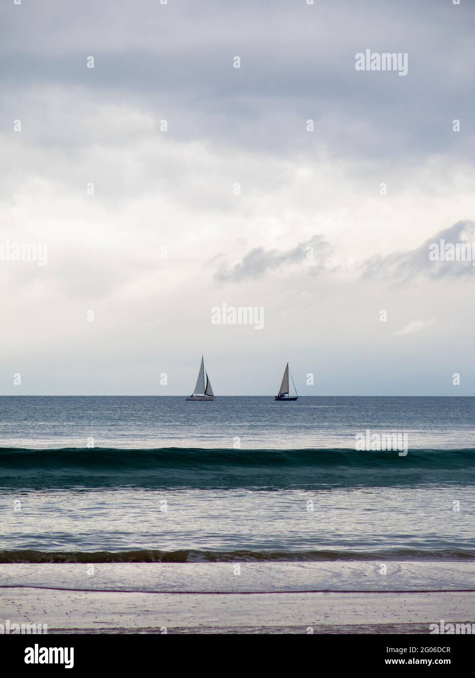 mittelmeer an der Küste von girona ein blauer Sommertag Stockfoto