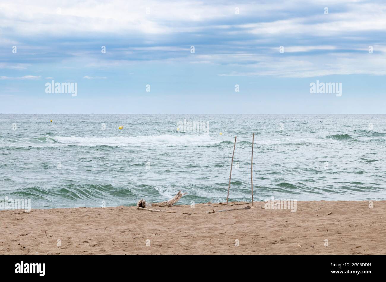 mittelmeer an der Küste von girona ein blauer Sommertag Stockfoto