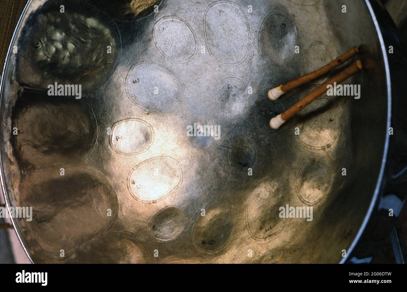 1990er Trinidad und Tobago - Nahaufnahme der Stahltrommel in Trinidad Ca. 1995 Stockfoto