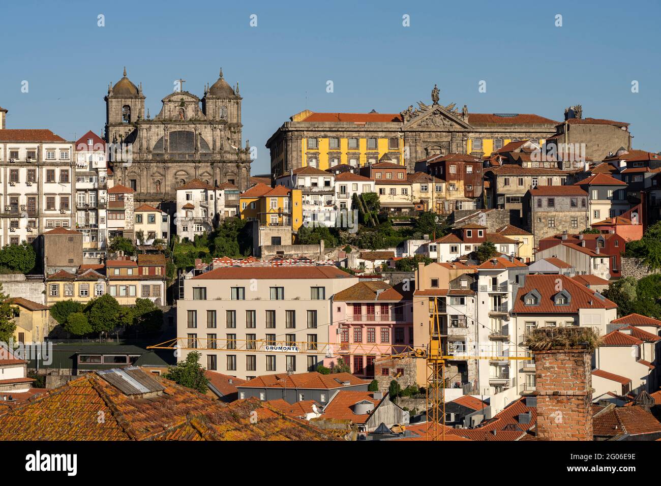 Die Altstadt mit Benediktinerkloster Mosteiro de São Bento da Vitória und dem Portugiesischen Zentrum für Fotografie, Porto, Portugal, Europa Stockfoto