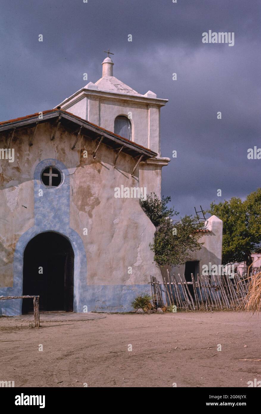 90er Jahre Amerika - Alamo Village Church / Mission, Brackettville, Texas 1993 Stockfoto