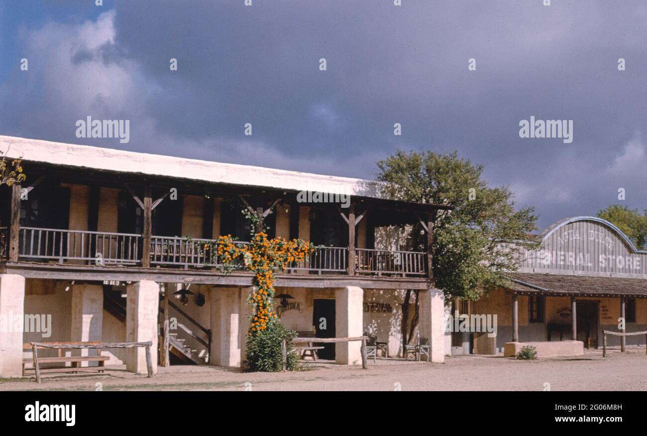 1990er America - Alamo Village Stores, Brackettville, Texas 1993 Stockfoto