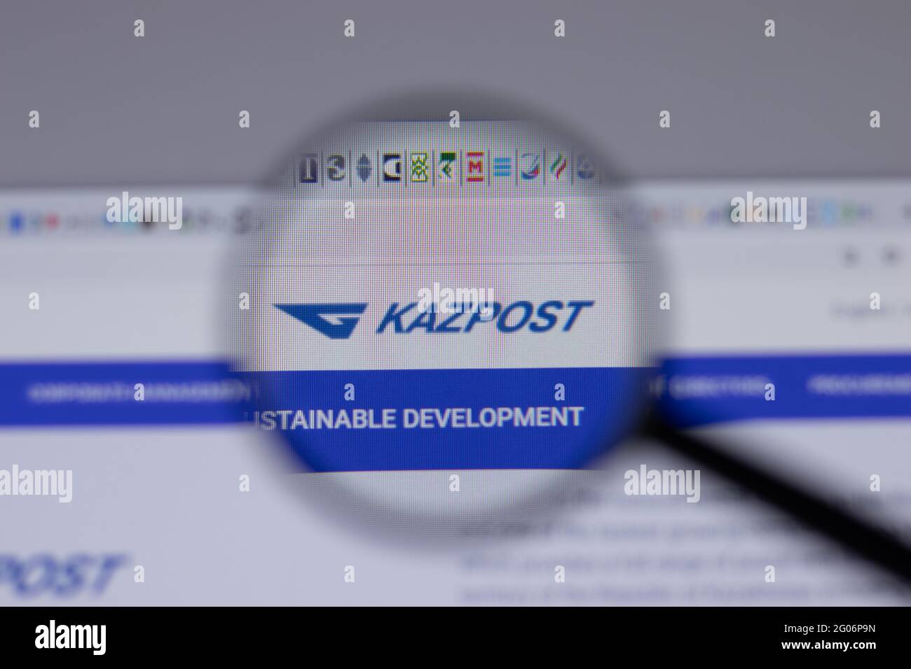 Los Angeles, California, USA - 1. Juni 2021: Kazpost-Logo oder -Symbol auf Website-Seite, illustrative Editorial Stockfoto