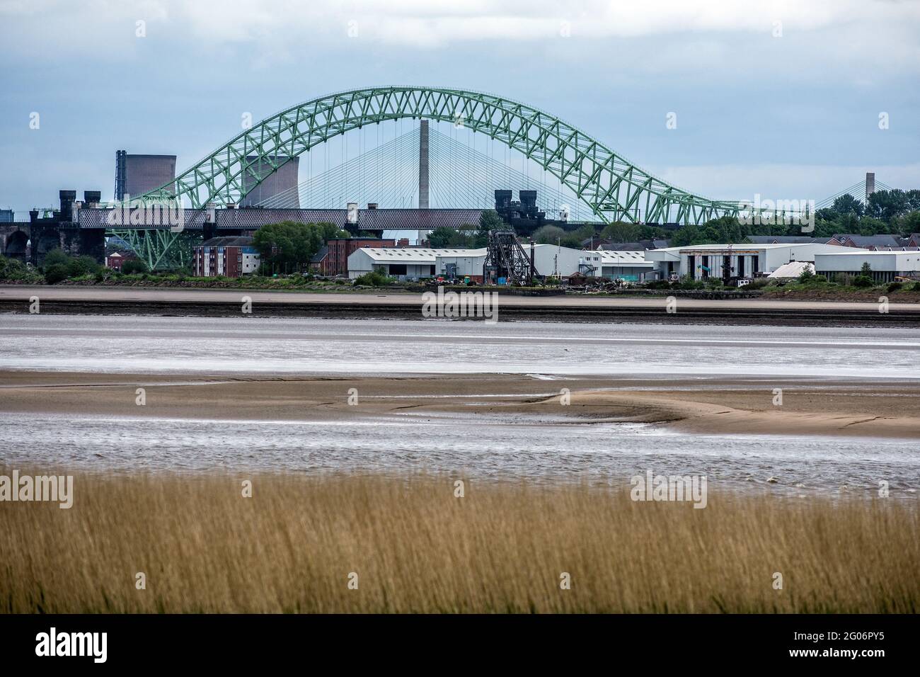 Die Brücke verbindet Runcorn und Widnes in CHeshire, Großbritannien. Stockfoto