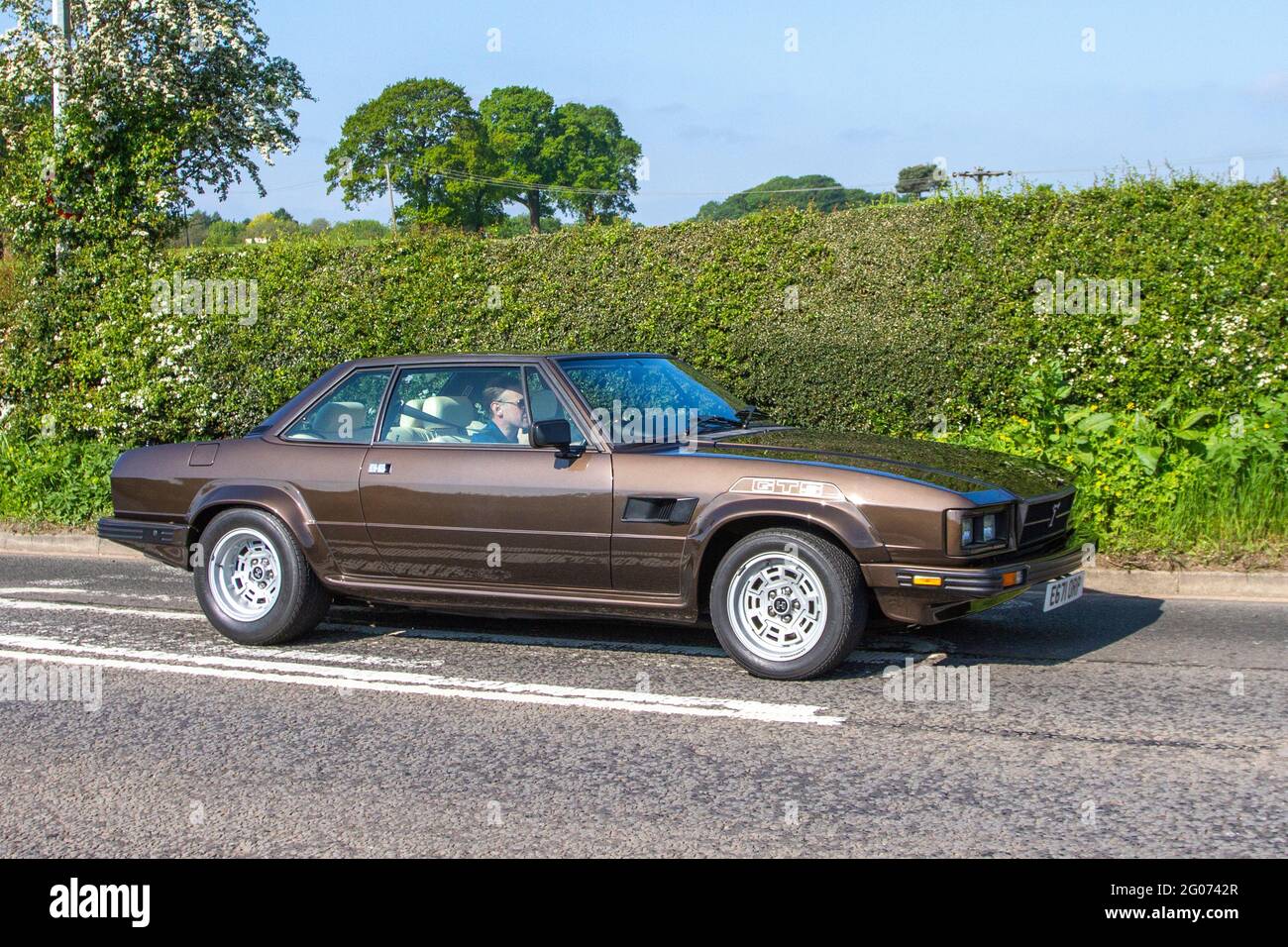 1988 80er Jahre De Tomaso Pantera GT5-S 2dr Limousine fährt auf Landstraßen auf dem Weg zur Capesthorne Hall, Oldtimer-Show in Ceshire, Großbritannien Stockfoto