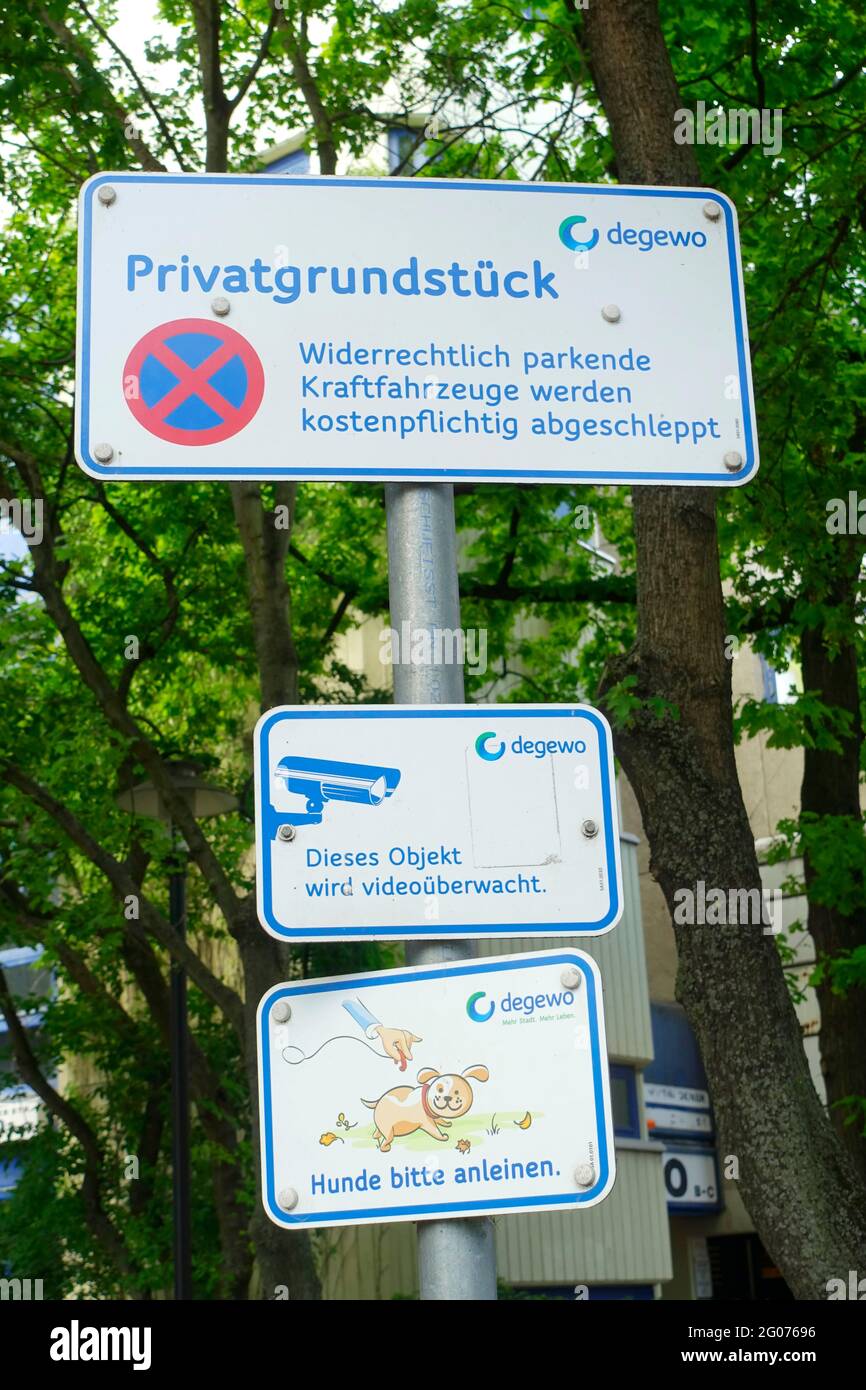 3 Schilder, Privateigentum, DEGEWO, Berlin, Deutschland Stockfoto