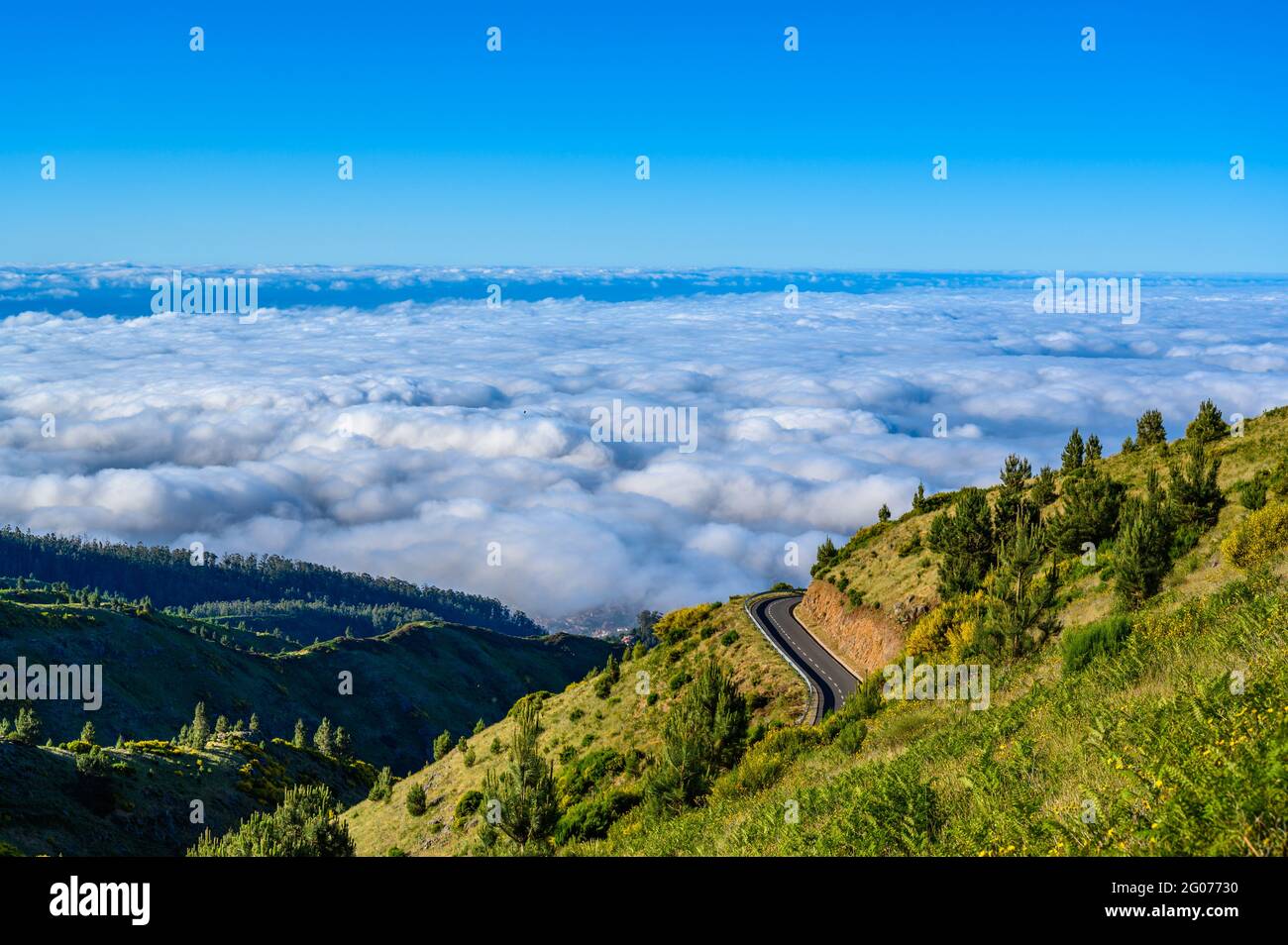 Madeira Island - Aussichtspunkt der Bergkulisse des Hochlandes - oberhalb der Wolken - ravel-Ziel für Wanderungen und Outdoor-Sport - Portugal Stockfoto