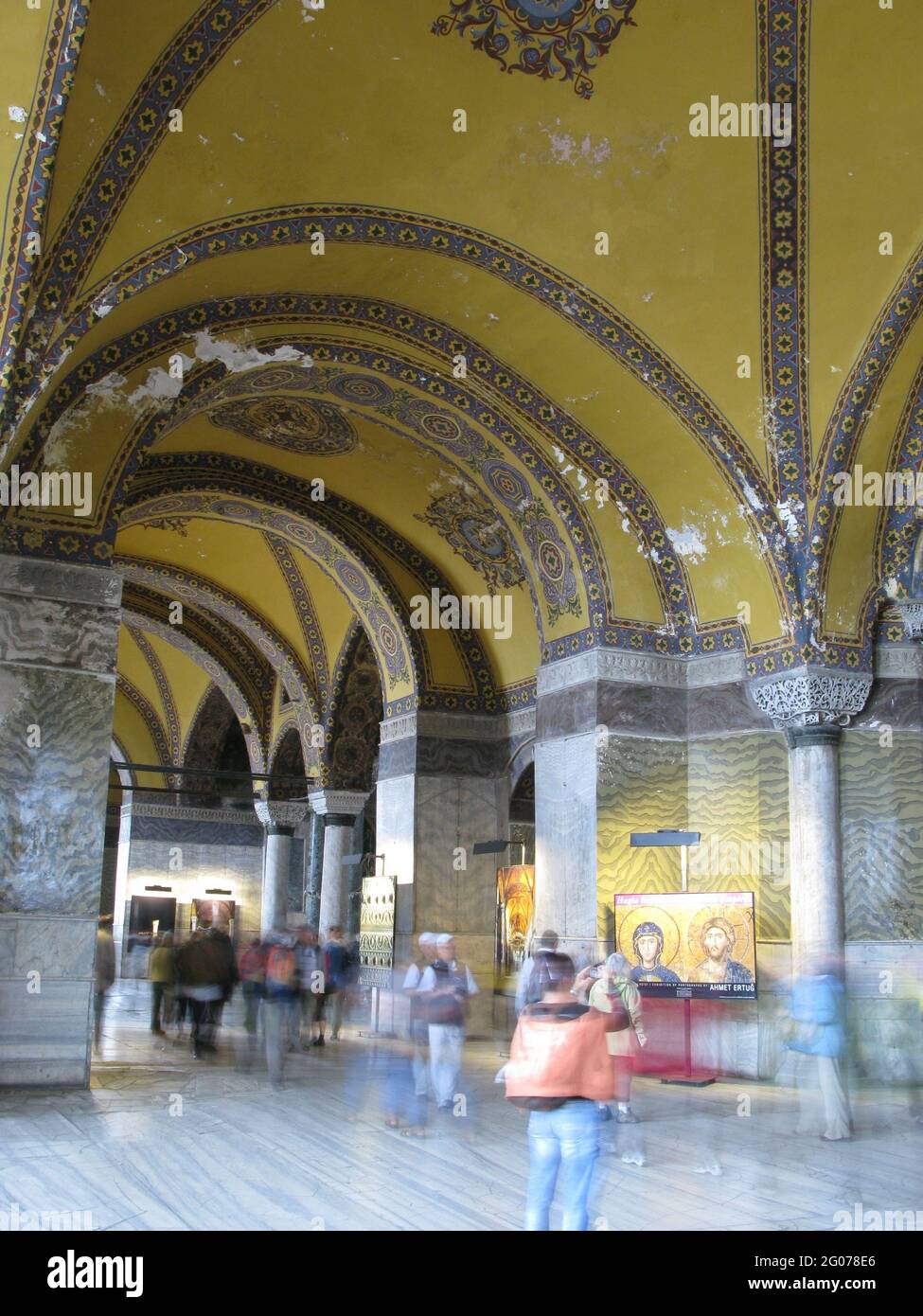 Innenansicht der Hagia Sophia (Aya Sofya), die ursprünglich eine christliche Kirche und später eine islamische Moschee und ein Museum war. Stockfoto