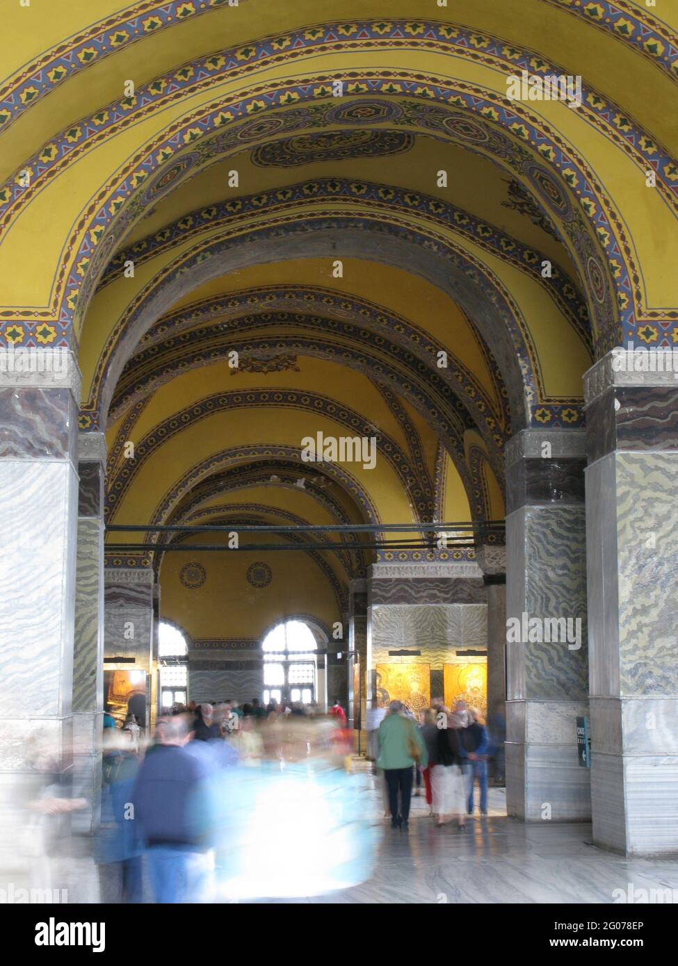 Innenansicht der Hagia Sophia (Aya Sofya), die ursprünglich eine christliche Kirche und später eine islamische Moschee und ein Museum war. Stockfoto