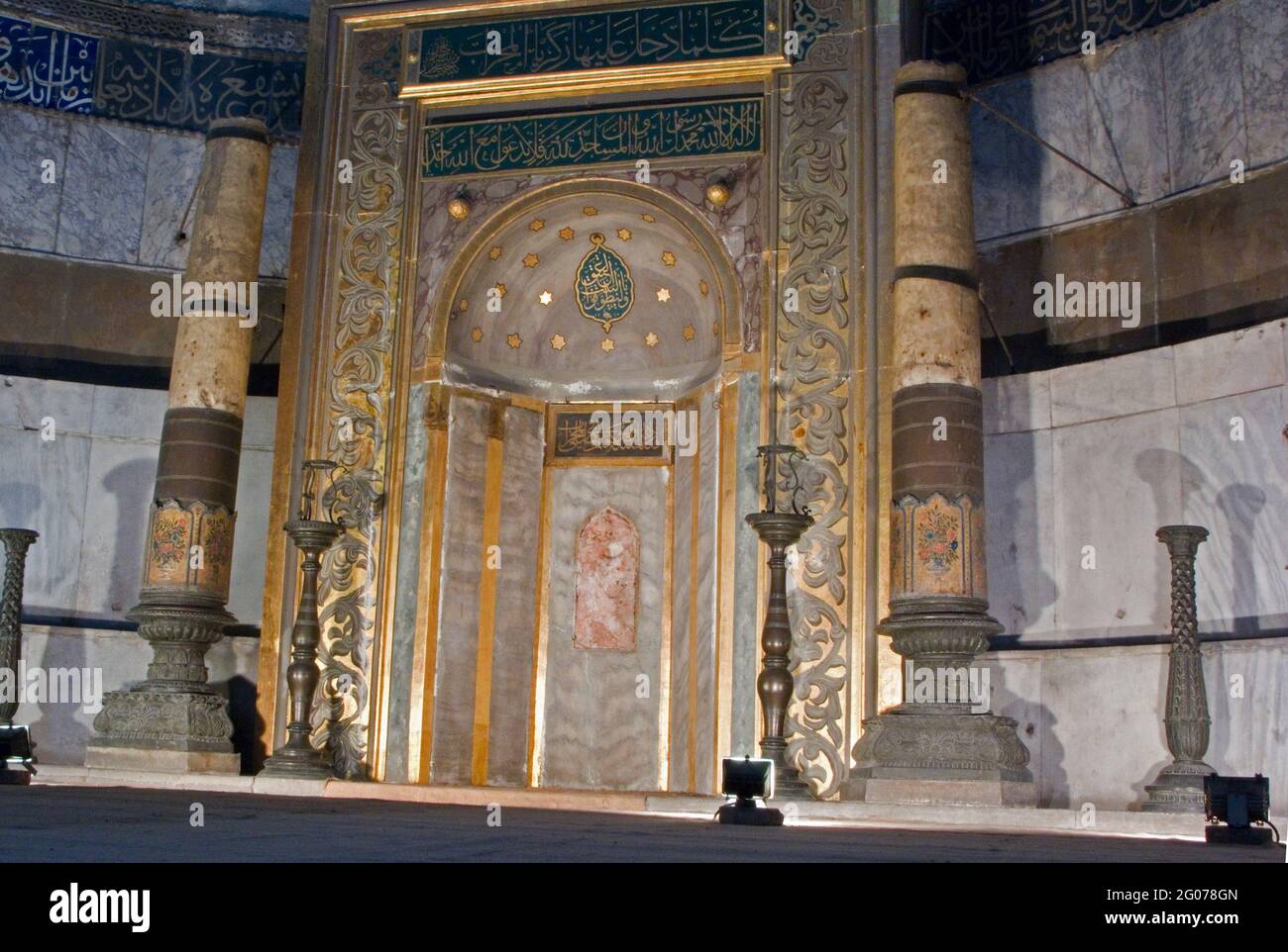 Innenansicht der Hagia Sophia (Aya Sofya), die ursprünglich eine christliche Kirche und später eine islamische Moschee und ein Museum war. Stockfoto