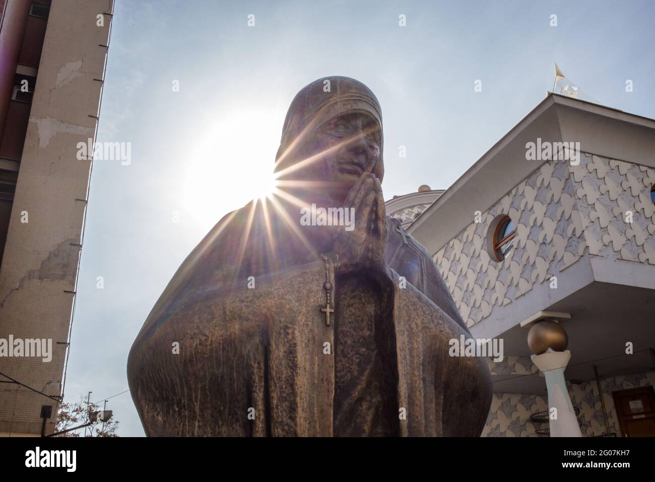 Nordmakedonien, Skopje, Mai 2020, Statue der heiligen Mutter Teresa Stockfoto