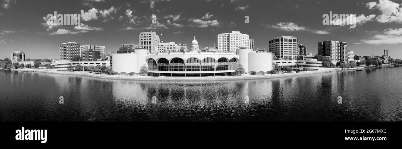 Luftaufnahme von Madison, Wisconsin, USA. Monona Terrace Convention Center und das State Capitol. Stockfoto