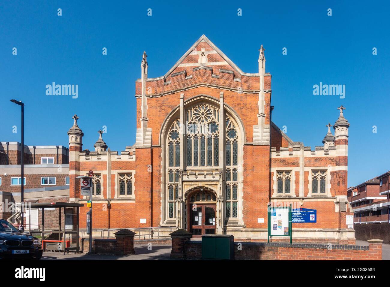 Hanwell Methodist Church, ein rotes Backsteingebäude und ein Ort oder Gottesdienst in Hanwell, London, Großbritannien Stockfoto