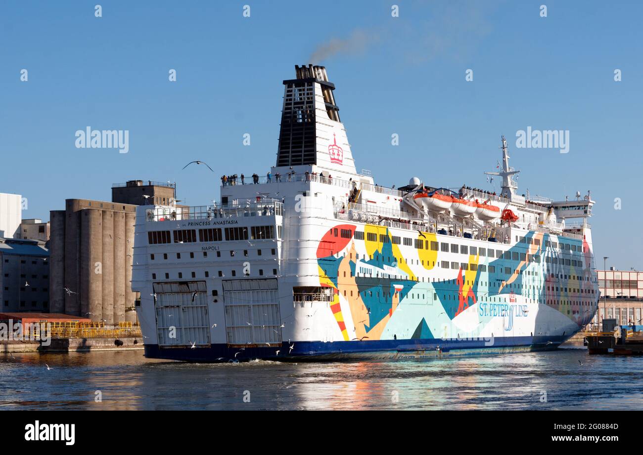 Das Kreuzfahrtschiff Princess Anastasia mit Moby SPL fährt vom Helsinki West Terminal nach Saint-Petersburg, Helsinki, Finnland Stockfoto
