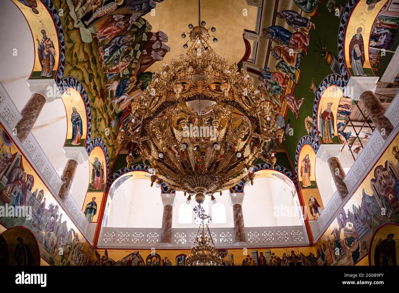 Goldener Kronleuchter im Kloster Agios Gerasimos Stockfoto