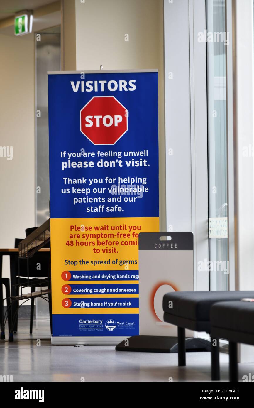 GREYMOUTH, NEUSEELAND, 7. Januar 2021: Schilder warnen vor Covid im Krankenhaus und Gesundheitszentrum von Te Nikau in Greymouth, Neuseeland, 7. Januar Stockfoto