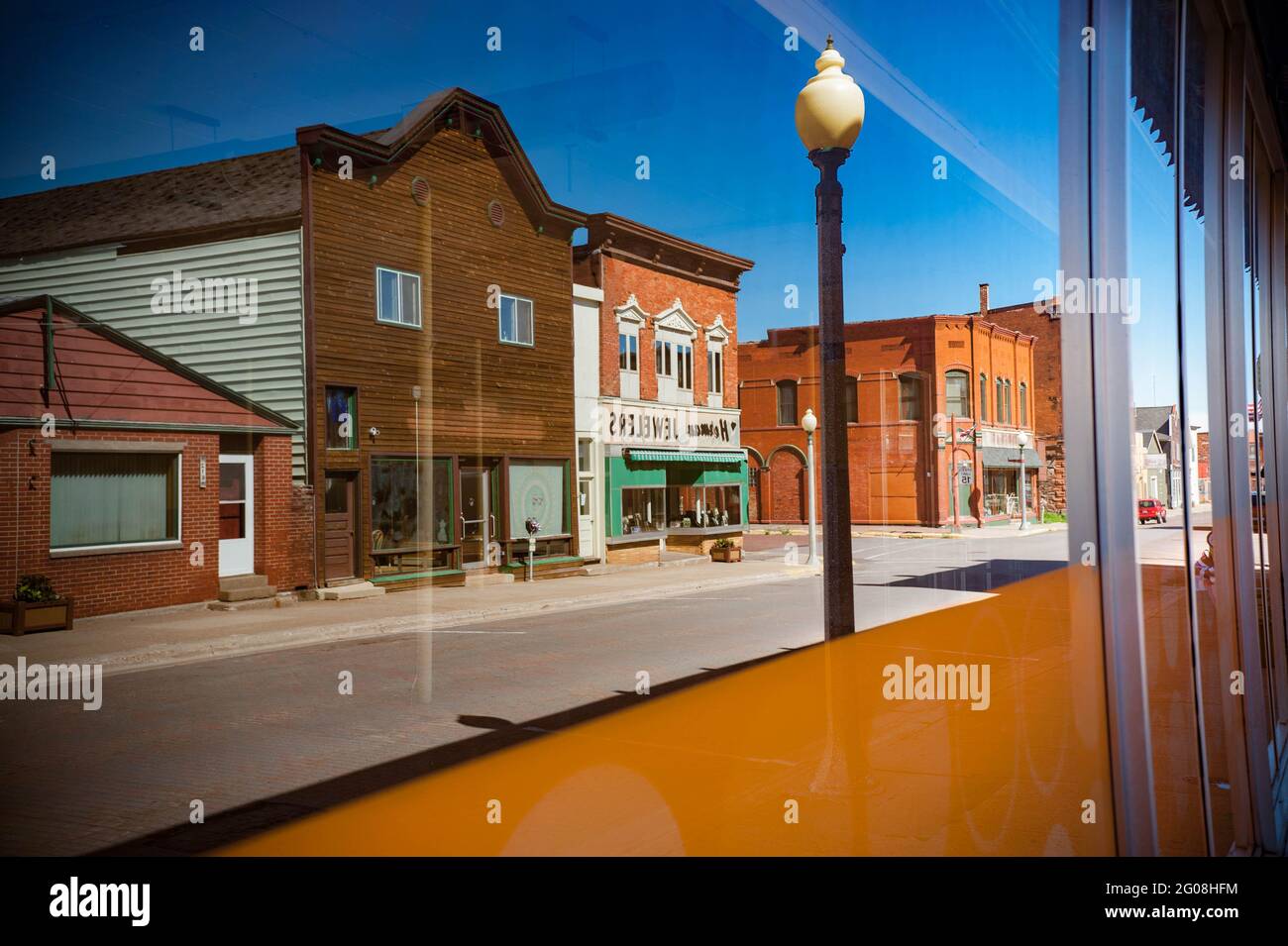 Schaufenster, Hauptstraße, Calumet, Michigan, Spiegelung in Glas Stockfoto