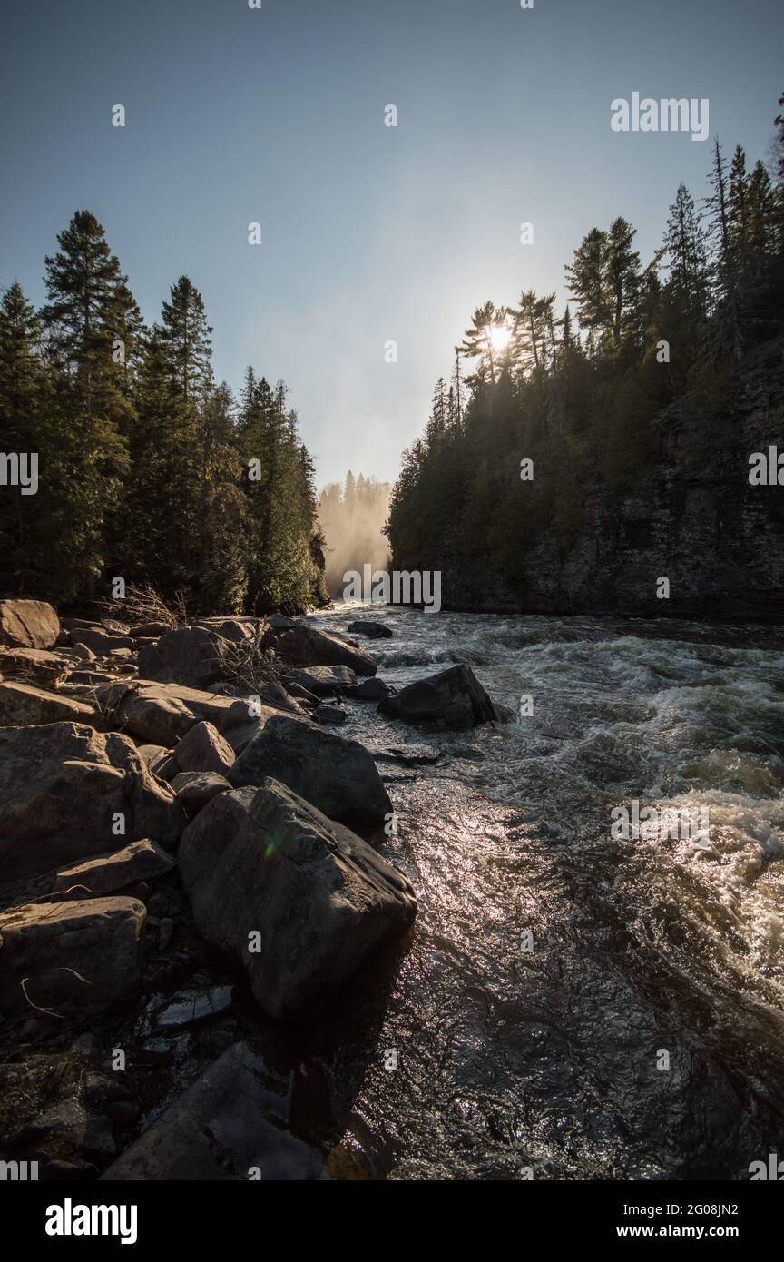 Stromschnellen entlang des Pigeon River an der Grenze zwischen den USA und Kanada, im Norden von Minnesota und im Westen von Ontario Stockfoto