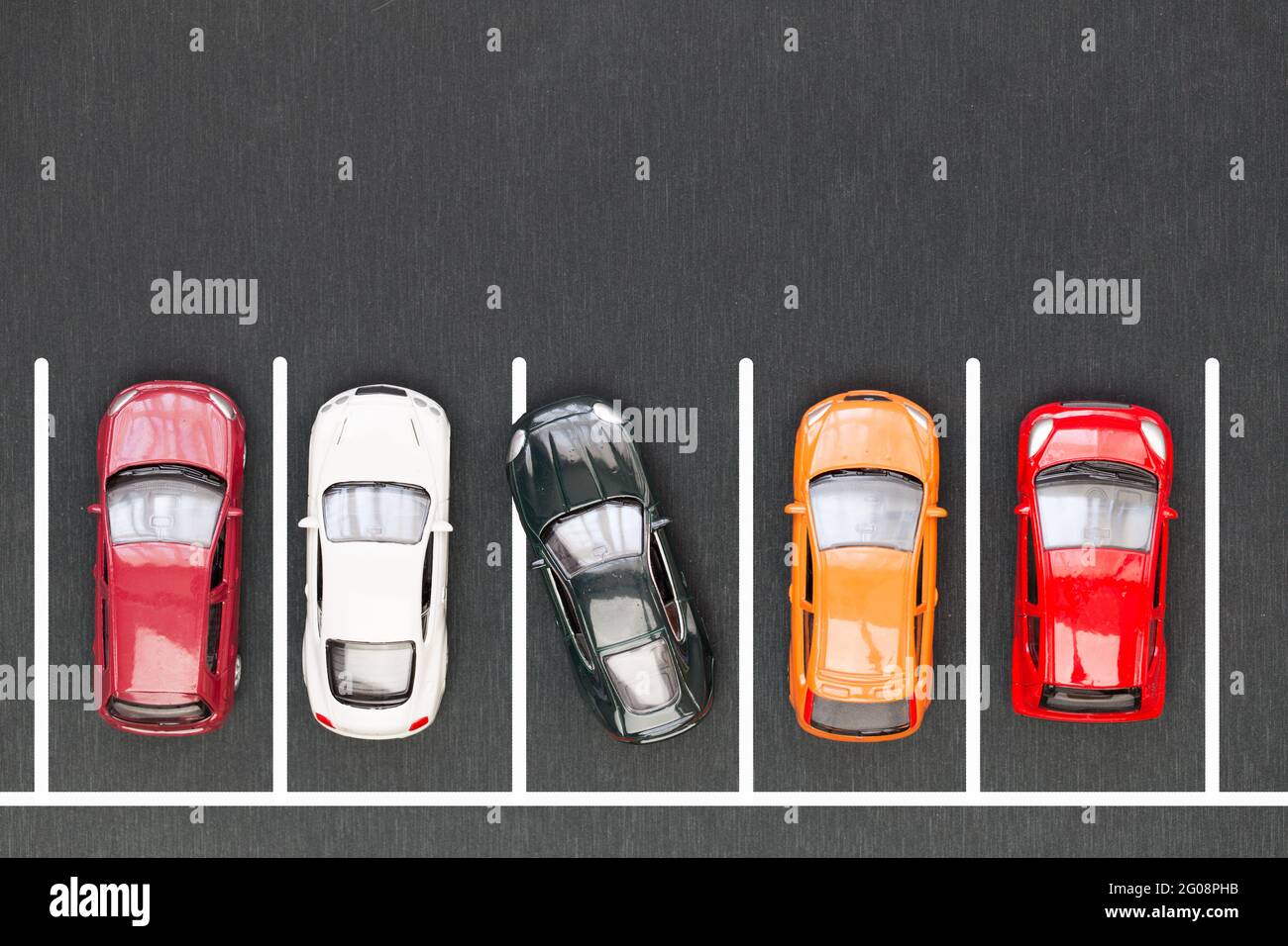 Schlechter Parkplatz. Falsch geparktes Auto Stockfoto