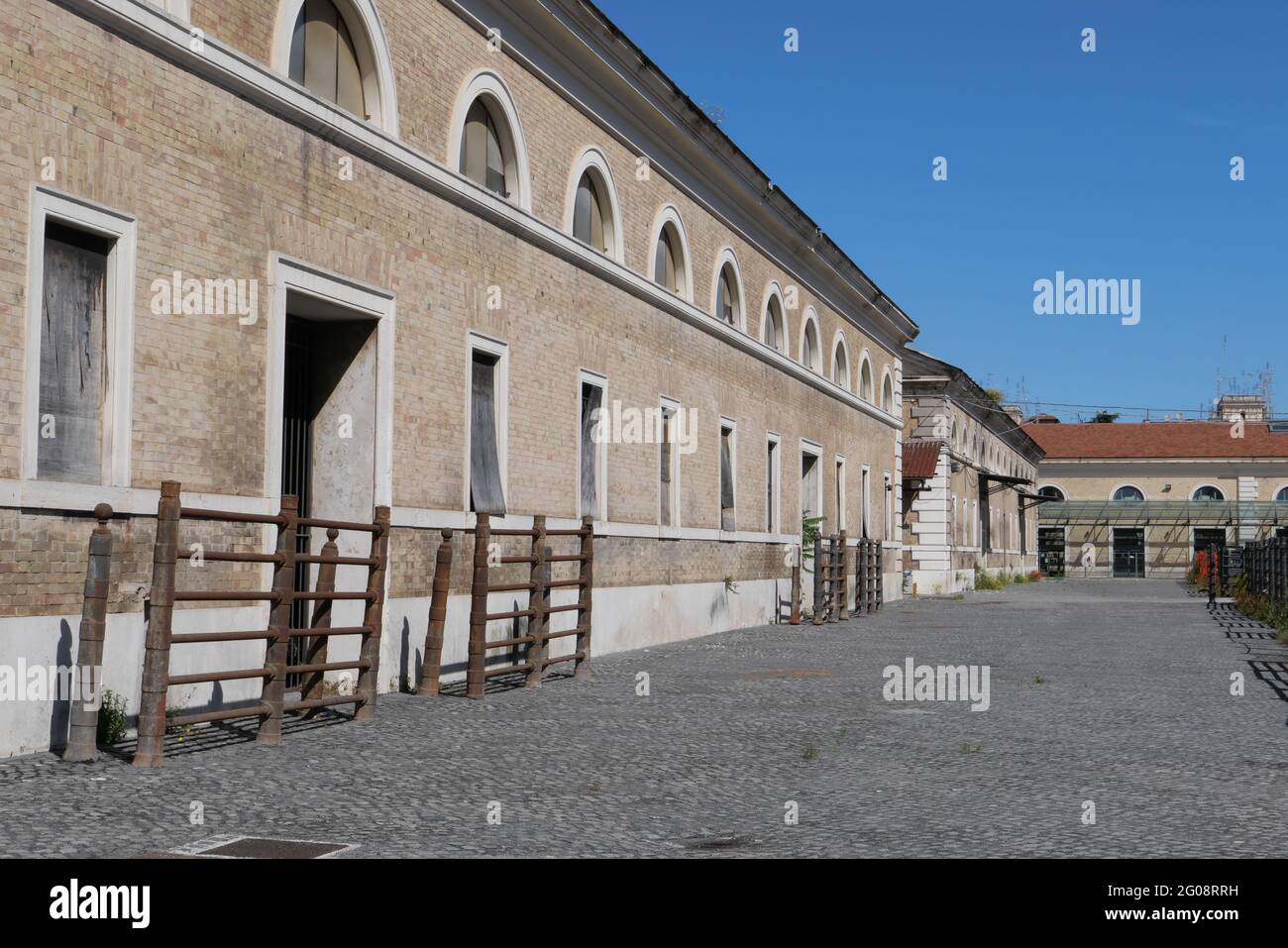 AUSSENANSICHT EINES PAVILLONS DES EHEMALIGEN SCHLACHTHOFS, IN DEM TIERE GESCHLACHTET WURDEN Stockfoto