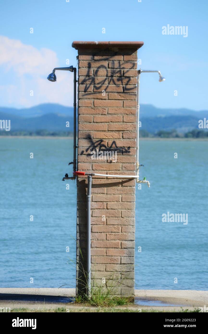Öffentliche Dusche Foto entlang Trasimeno See, Italien Stockfoto