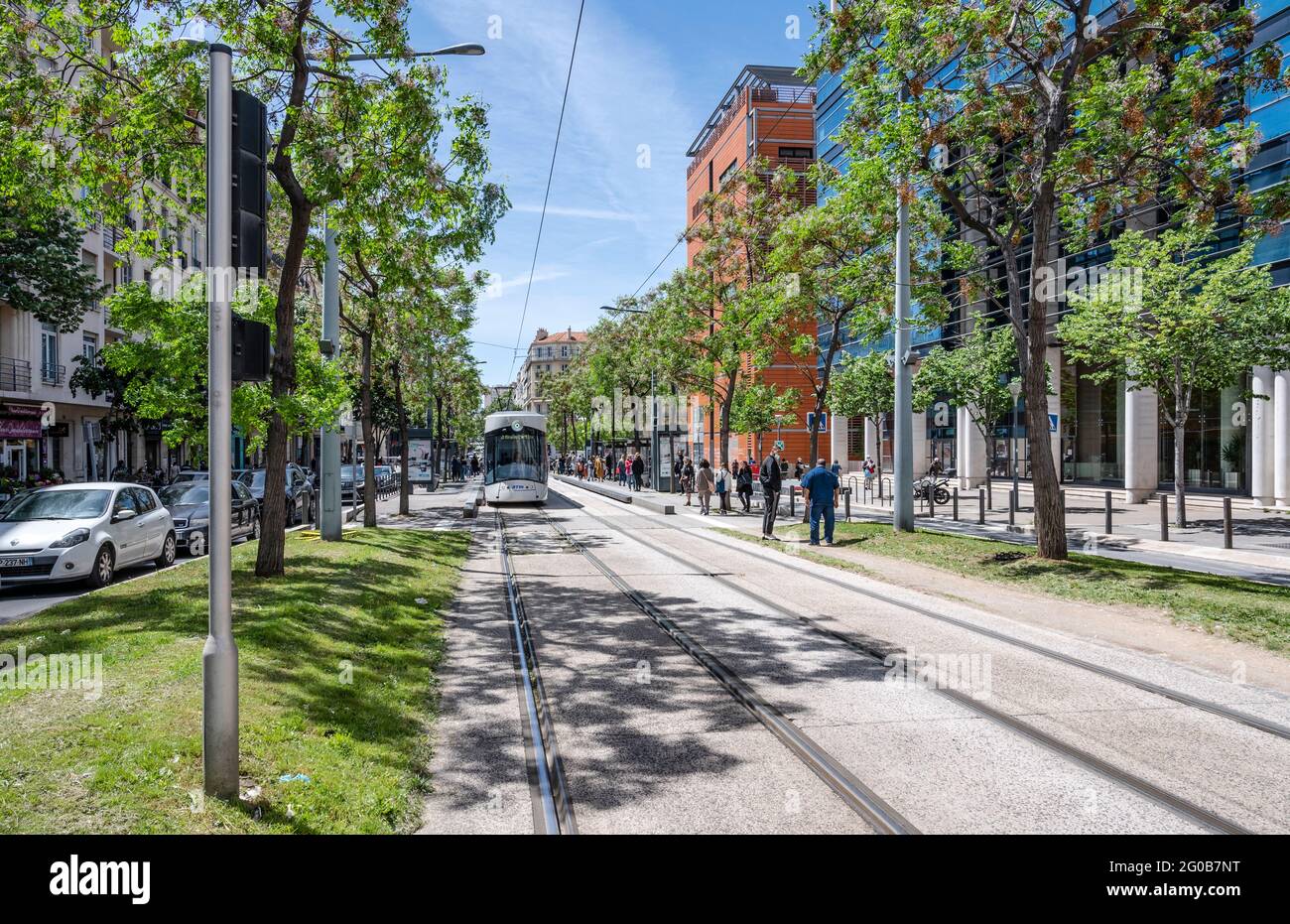 Die Straßenbahn fährt auch zum Boulevard de Dunkerque in Marseille, Frankreich Stockfoto