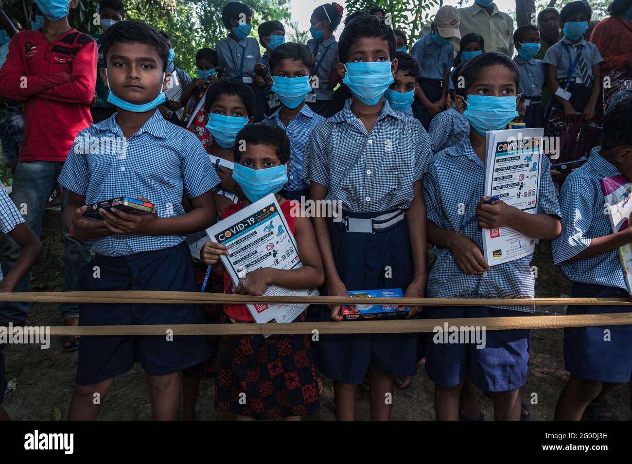 Nabinnagar, Indien – 03/11/2020: Das kostenlose medizinische Lager zielte darauf ab, Dorfbewohnern während der Coronavirus-Pandemie der indischen Grenzschutztruppe zu helfen. Stockfoto