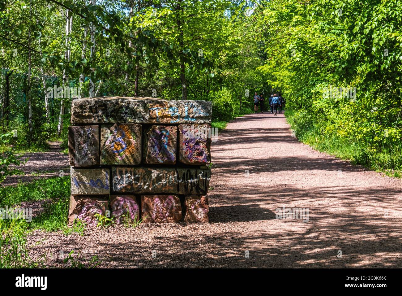 Steinwürfel bietet Lebensraum für Tiere im Nordbahnhof Park Berlin.Öffentlicher Park, der nach der Wiedervereinigung auf dem ehemaligen Todesstreifen der Berliner Mauer angelegt wurde, Stockfoto