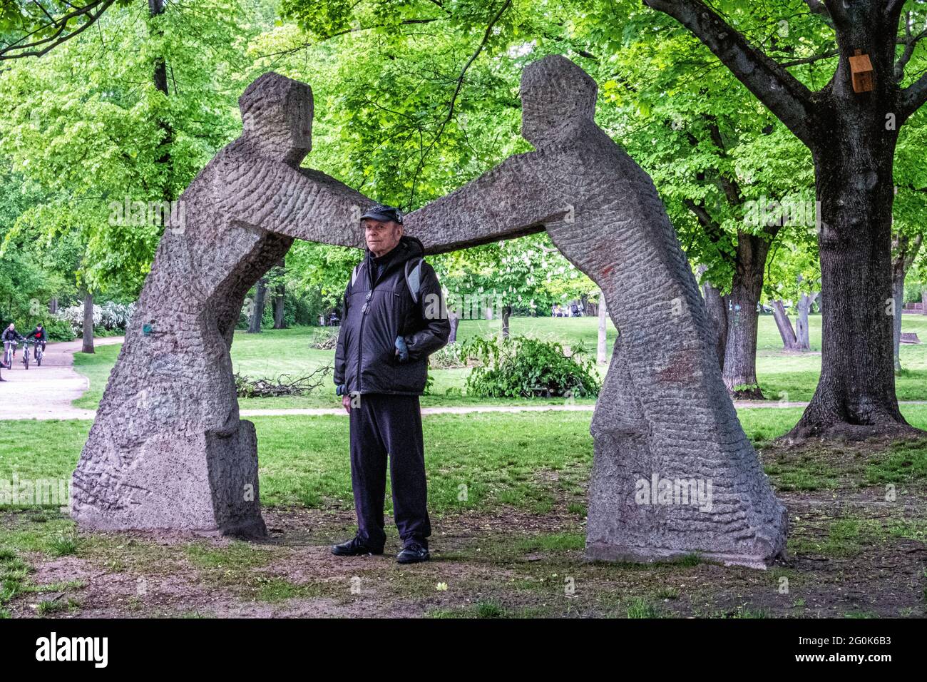 Wiedervereinigung 1962 - monumentale Skulptur der Bildhauerin Hildegard Leest. Zwei Figuren symbolisieren Hoffnung, dass Ost und West sich vereinigen, Stockfoto