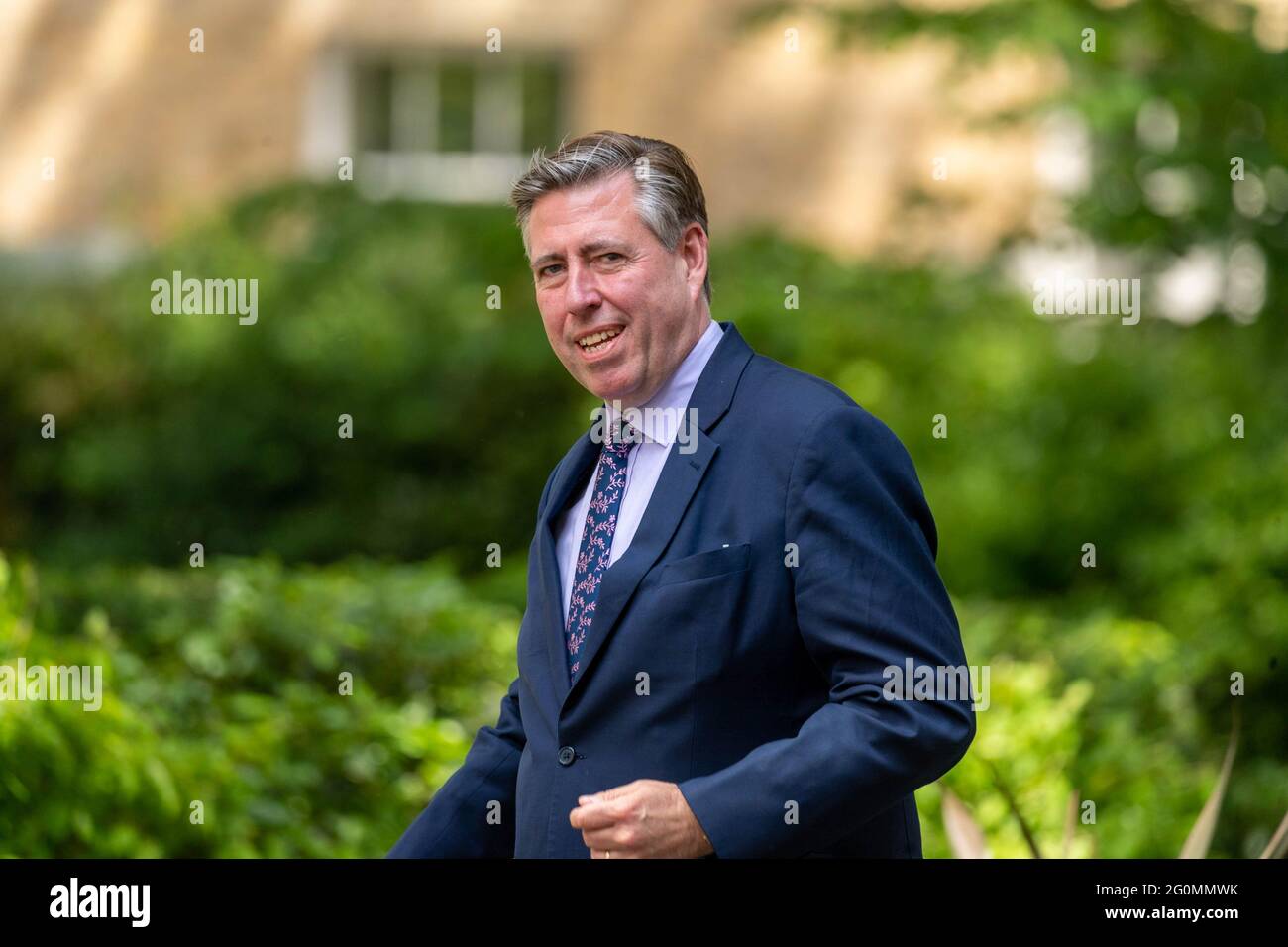 London, Großbritannien. Juni 2021. Sir Graham Brady, Abgeordneter für Altrincham und Sale West und Vorsitzender des Backbank 1922 Committee, trifft in Downing Street London ein.Quelle: Ian Davidson/Alamy Live News Stockfoto