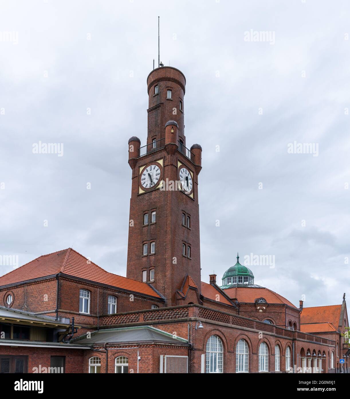 Cuxhaven, Deutschland - 25. Mai 2021: Blick auf das historische Gebäude der 'America Station' im Hafen von Cuxhaven Stockfoto