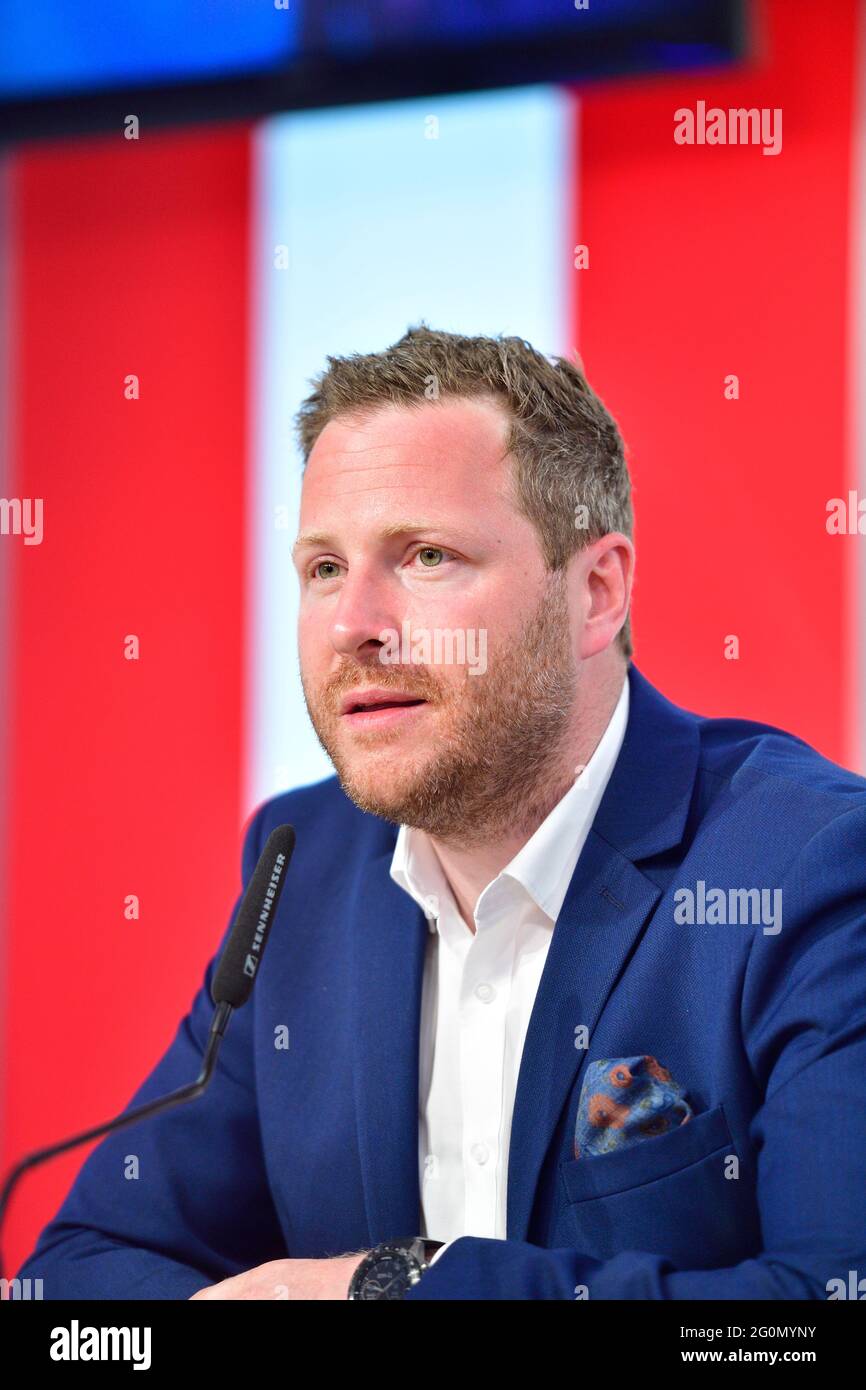 Wien, Österreich. 2. Juni 2021. Pressekonferenz mit dem Generalsekretär der FPÖ (Freiheitspartei Österreich) NAbg. Michael Schnedlitz. Thema: Aktuelle Entwicklungen in der FPÖ nach dem Rücktritt des Bundesparteienführers. Kredit Franz Perc / Alamy Live News Stockfoto