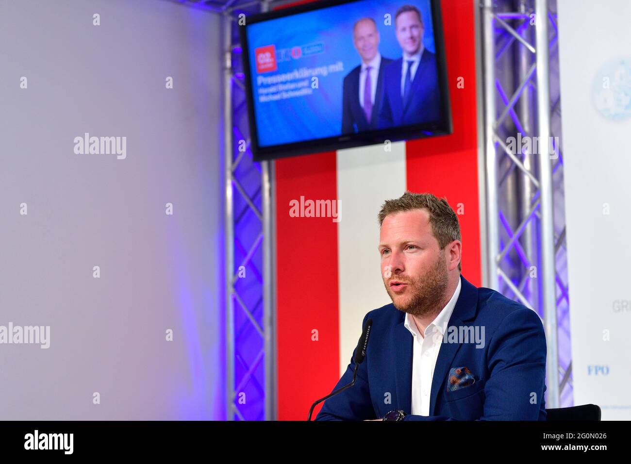 Wien, Österreich. 2. Juni 2021. Pressekonferenz mit dem Generalsekretär der FPÖ (Freiheitspartei Österreich) NAbg. Michael Schnedlitz. Thema: Aktuelle Entwicklungen in der FPÖ nach dem Rücktritt des Bundesparteienführers. Kredit Franz Perc / Alamy Live News Stockfoto