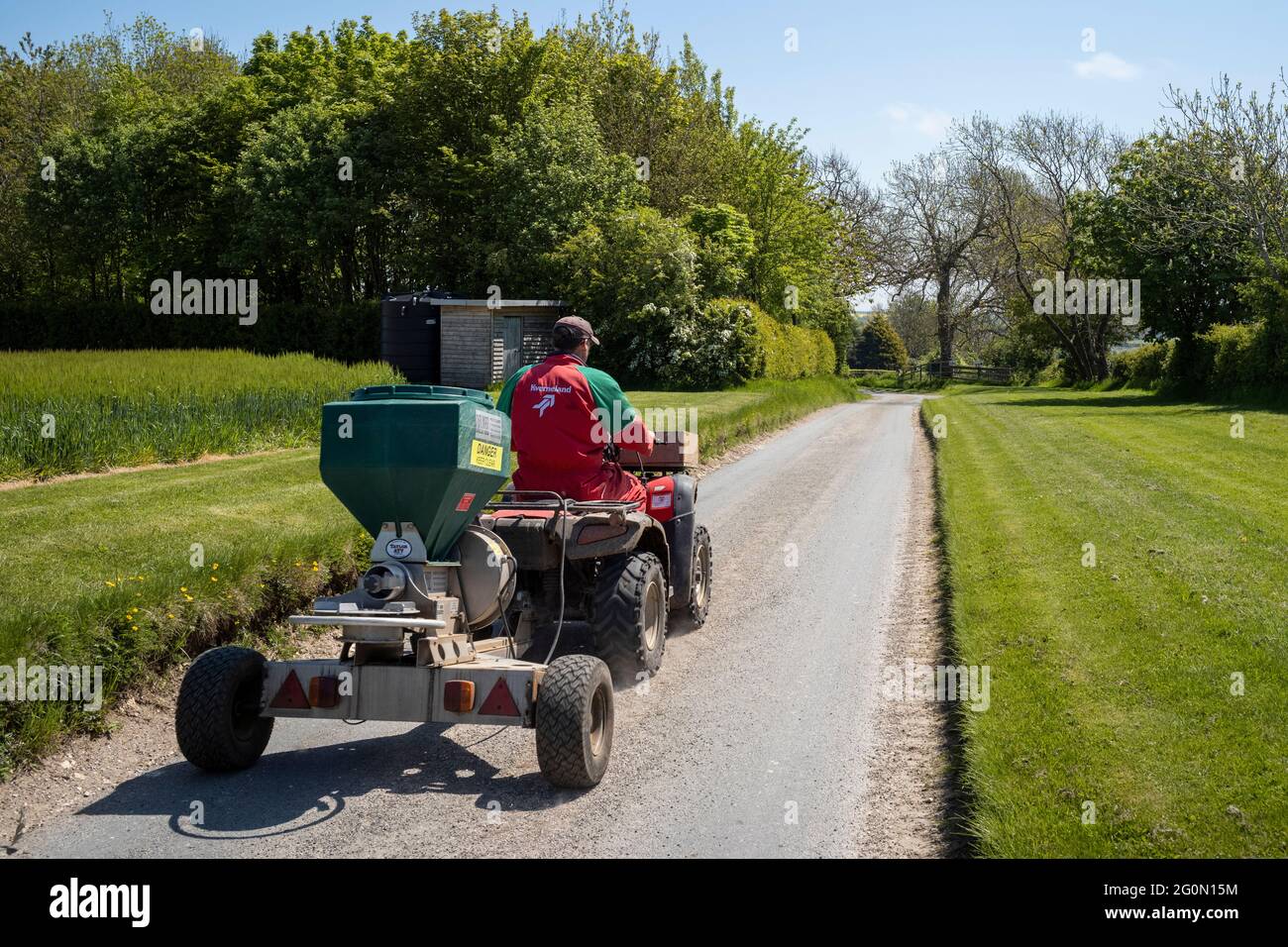 Yorkshire Wolds, Großbritannien, ist ein hilfreiches, aber potenziell gefährliches Werkzeug für die Landwirtschaft Stockfoto