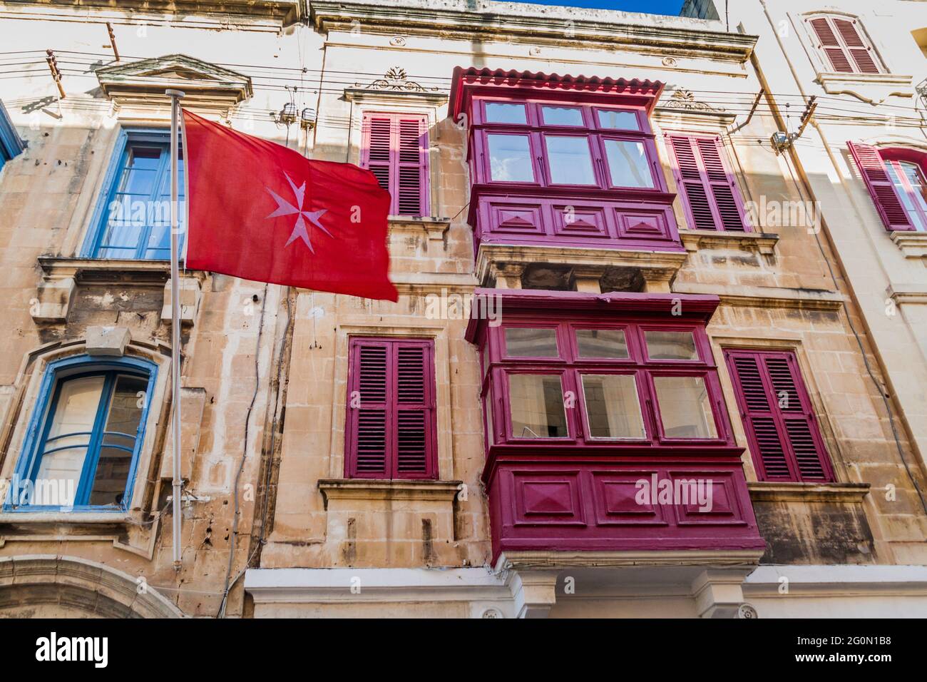 Typisch maltesische Balkone (gallarija) in Birgu, Malta Stockfoto