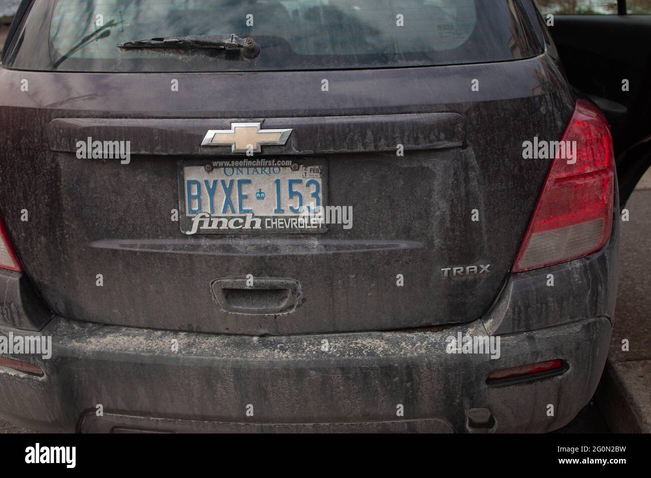 Hamilton Canada, Januar 19 2021: Redaktionelles Foto eines schmutzigen, purpurnen chevrolet-Trax aus dem Jahr 2014. Der Trax ist ein mittelgroßer SUV. Stockfoto