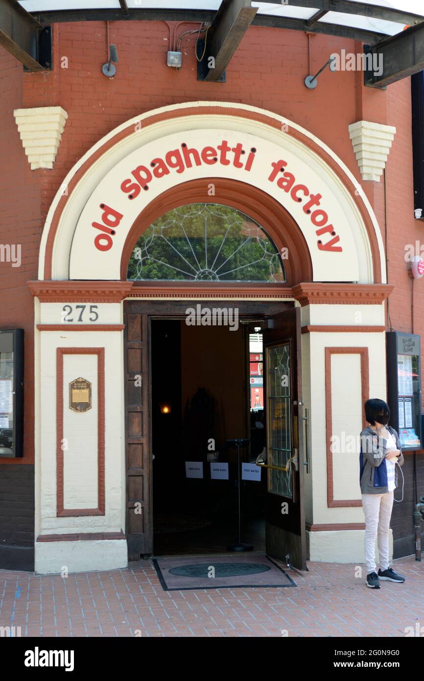 Vor Dem Old Spaghetti Factory Restaurant Auf Der Fifth Ave Im Gaslamp Qtr In San Diego Ca Stockfotografie Alamy