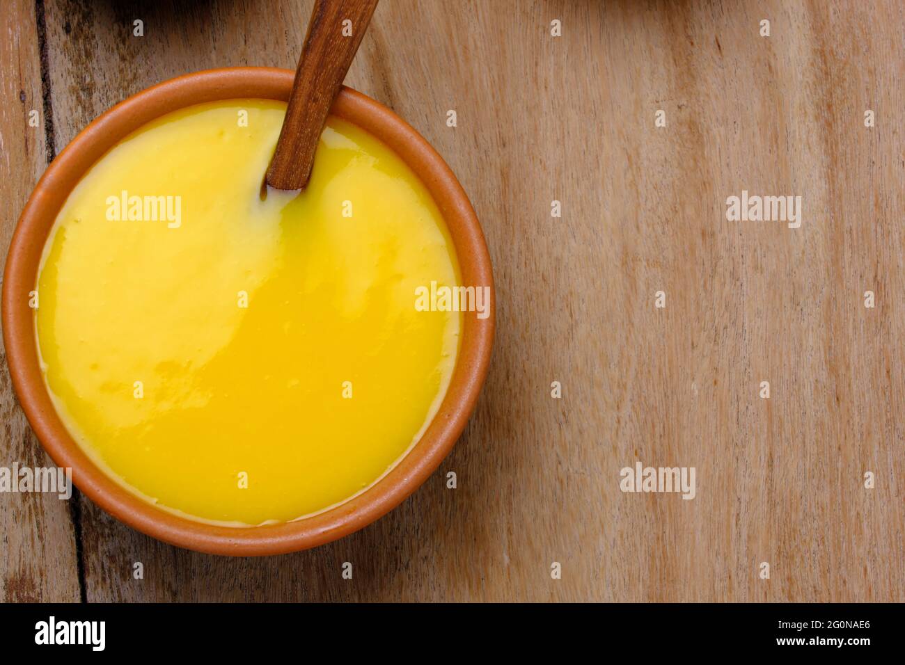 Mango-Saft oder in der Schüssel schütteln Stockfoto