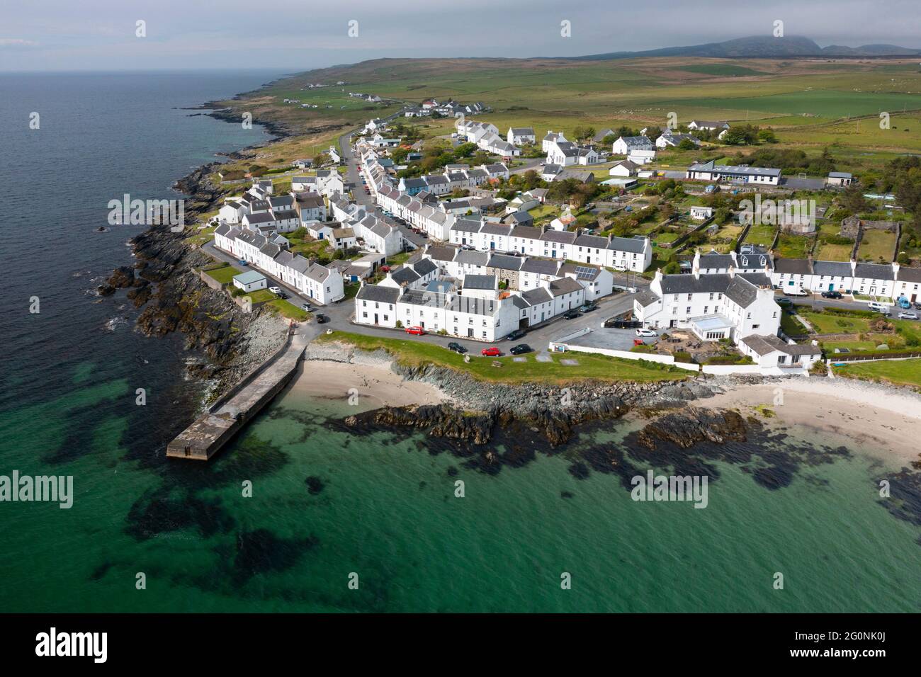 Luftaufnahme des Dorfes Port Charlotte an der Küste der Isle of Islay, Argyll & Bute, Inner Hebrides, Schottland, Großbritannien Stockfoto