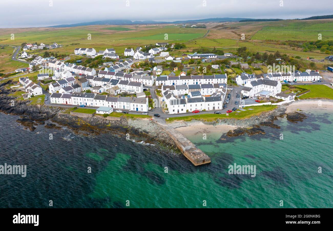 Luftaufnahme des Dorfes Port Charlotte an der Küste der Isle of Islay, Argyll & Bute, Inner Hebrides, Schottland, Großbritannien Stockfoto