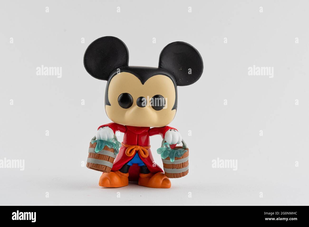 CHESTER, VEREINIGTES KÖNIGREICH - 8. MAI 2021: Mickey Mouse als Apprentice Funko Pop Figur Stockfoto