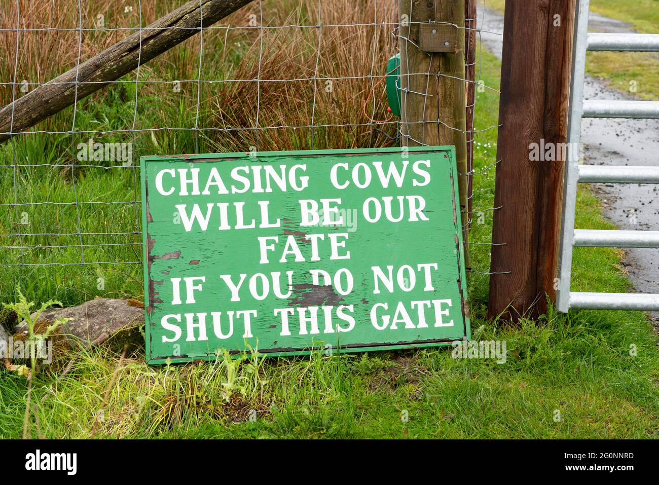 Schild neben Farm Gate auf Kildalton Estate auf Islay, Schottland, UK Stockfoto