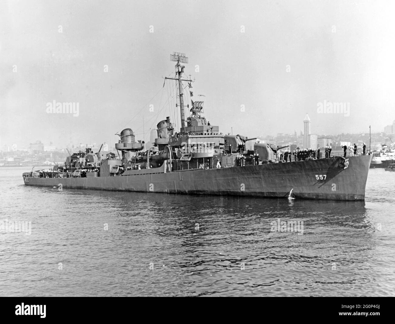 USS Johnston (DD-557) war ein Zerstörer der Fletcher-Klasse im Dienst der United States Navy im Zweiten Weltkrieg, dem ersten Navy-Schiff, das nach Leutnant John V. Johnston benannt wurde. Das Schiff ist bekannt für ihre Aktion in der Schlacht vor Samar. Stockfoto
